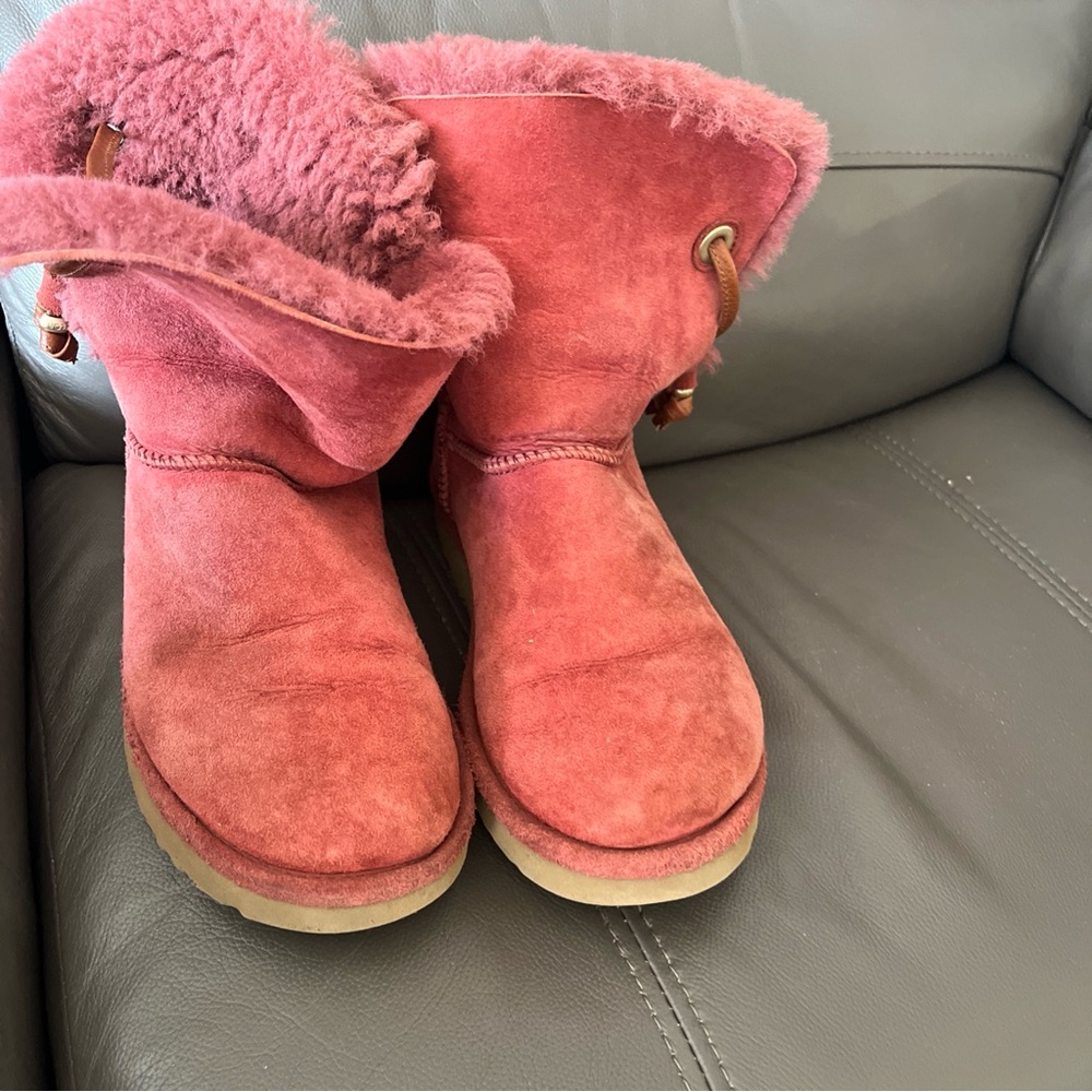 UGG Bailey button pink mauve Boots With leather tie Accent Fits US